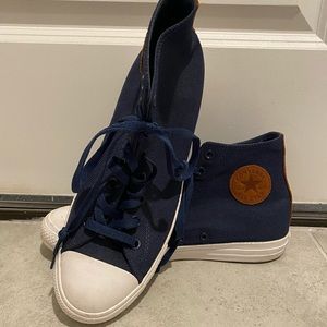 Converse size 10 (M)
